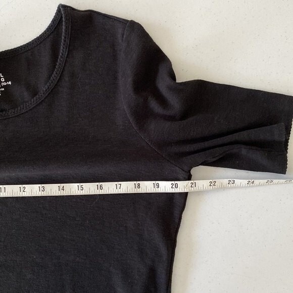 TIME and TRU Short Sleeve Scoop Neck Top Scallop Detail Stretchy Knit Neutral - Picture 11 of 14